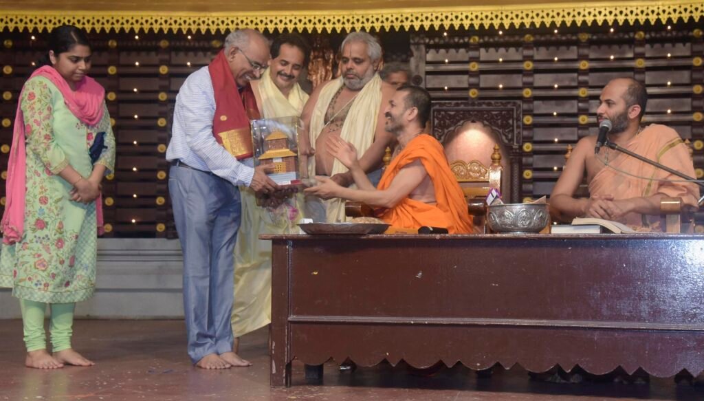 Justice Sri A.V. Chandrashekhar, honourable Judge, Karnataka Administration Tribunal visited Shri Krishna Matha today.  His Holiness Sri Swamiji blessed him at Rajangana.