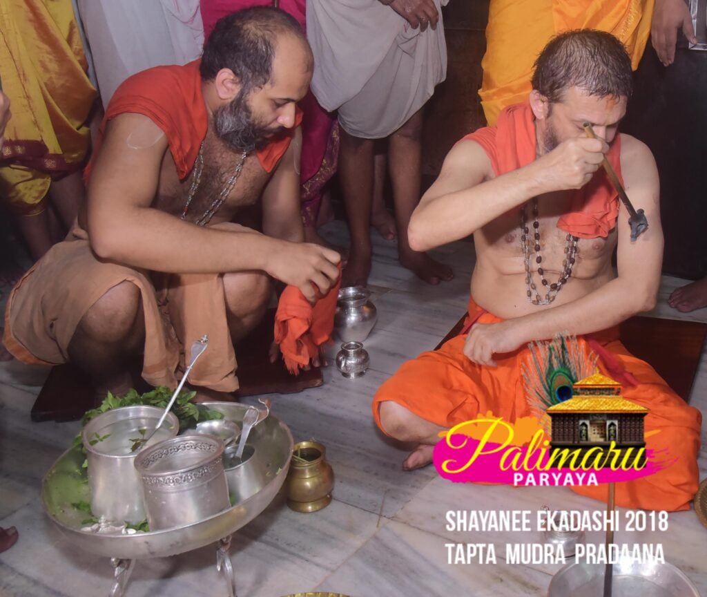 Taptamudra dharana
